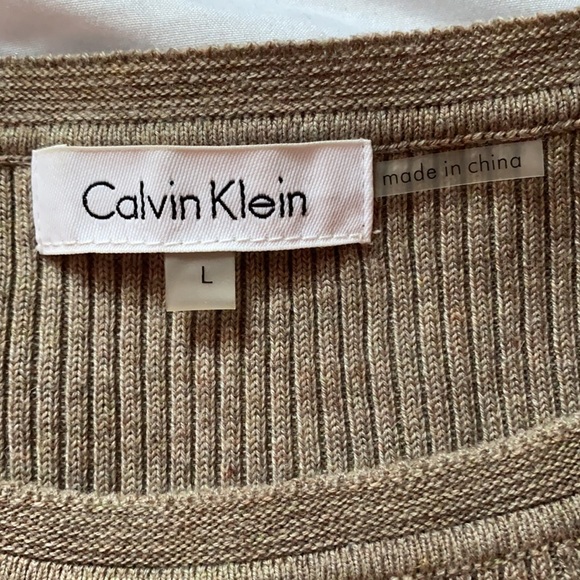 Calvin Klein Sweater Vest🤎 - Picture 4 of 5